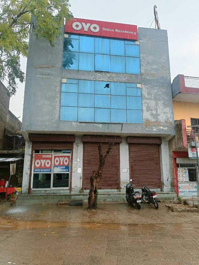 Oyo Flagship 62980 Shiva Residency Hotel Garhi Harsaru Buitenkant foto