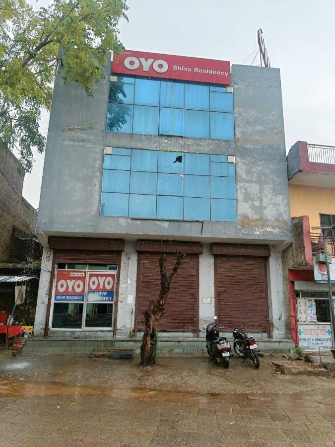 Oyo Flagship 62980 Shiva Residency Hotel Garhi Harsaru Buitenkant foto